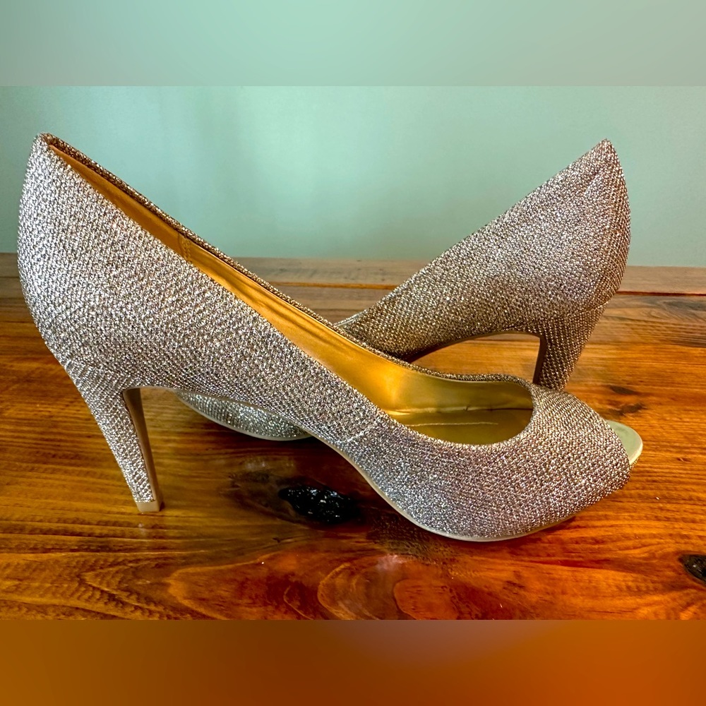 Bandolino Rainaa Gold Pumps 8.5